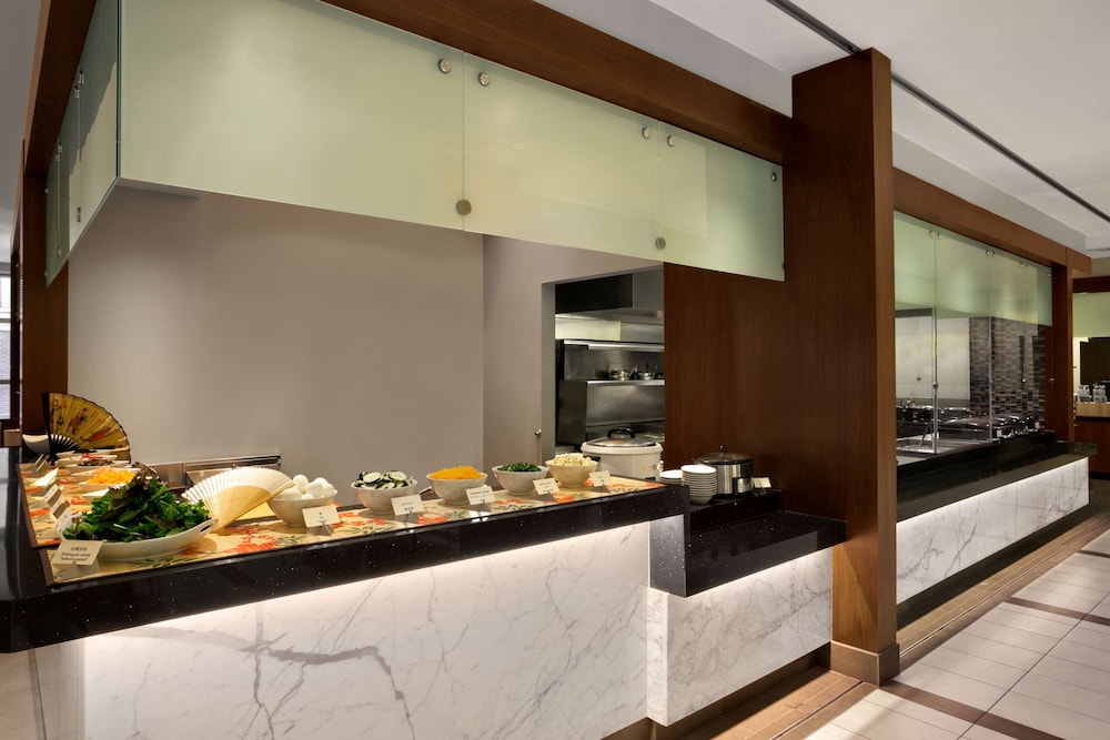 Embassy Suites by Hilton Chicago Downtown River North - photo 34