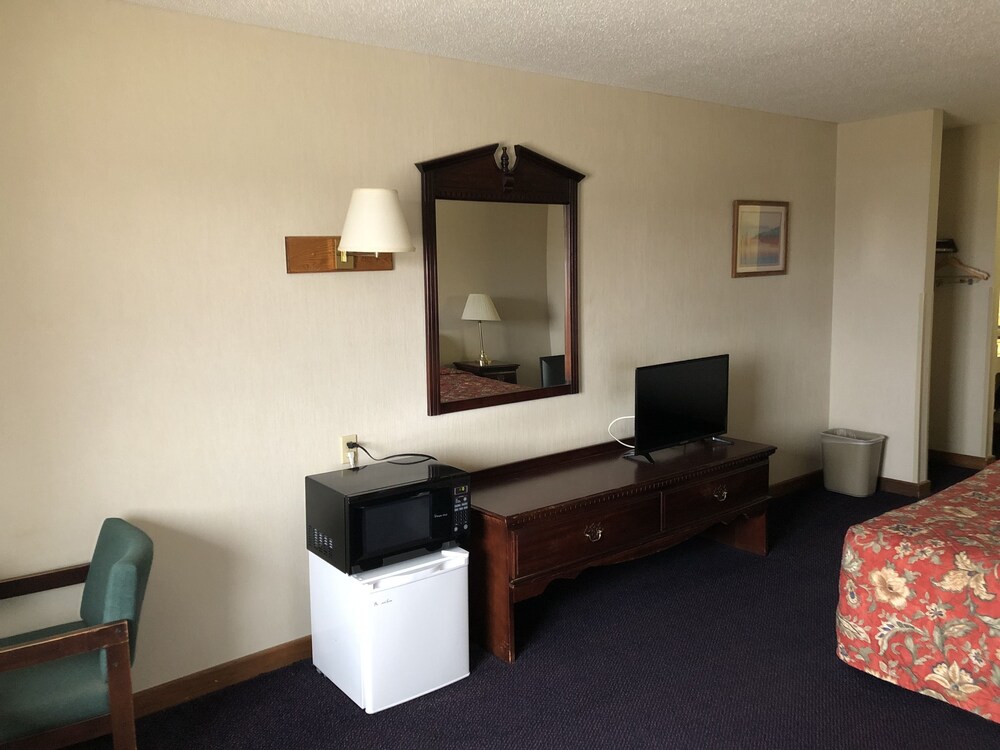 Denison Inn & Suites - photo 26