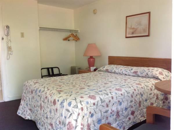 Admiral Motel - photo 14