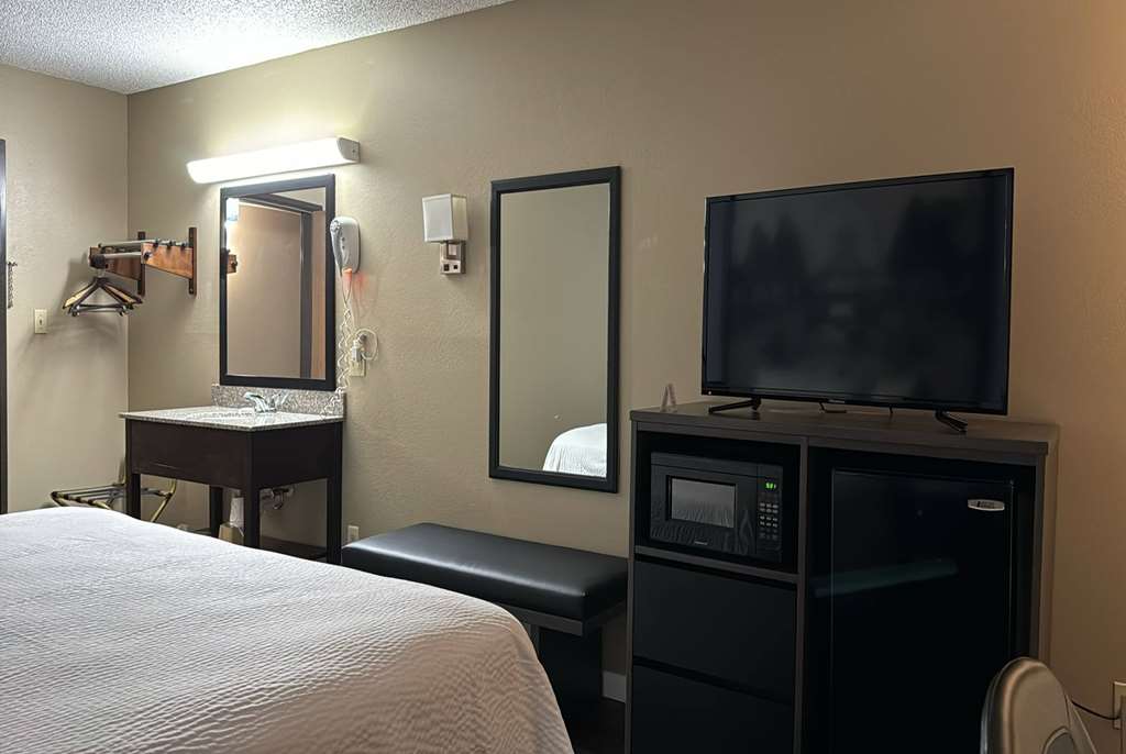 Super 8 by Wyndham Sullivan - photo 19