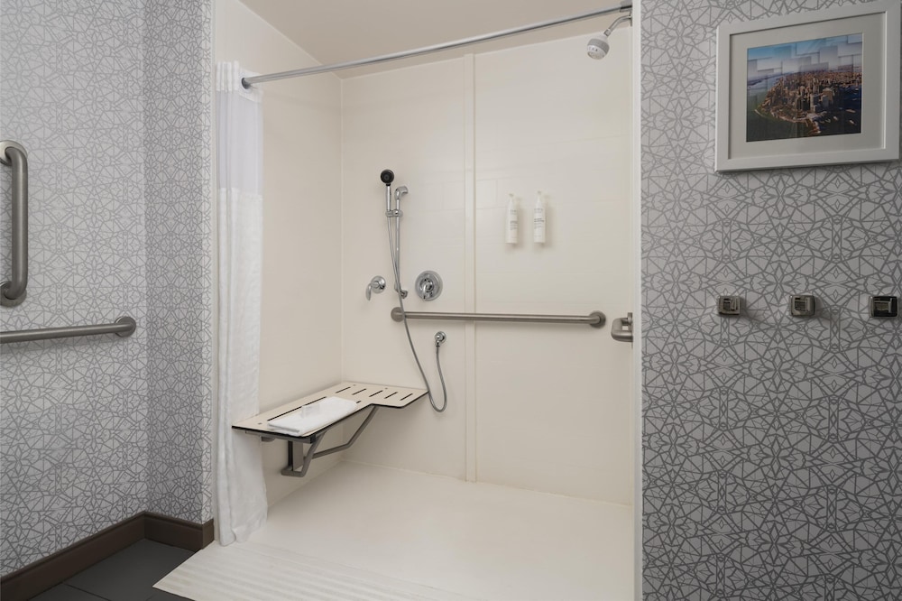 Hampton Inn & Suites Yonkers Westchester - photo 22