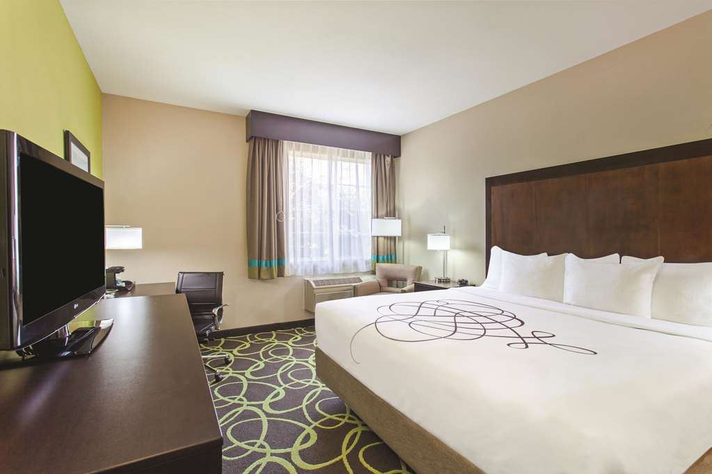 La Quinta Inn & Suites by Wyndham Los Banos - photo 10