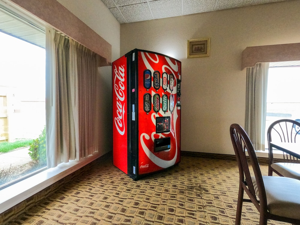 Americas Best Value Inn Salina - photo 3