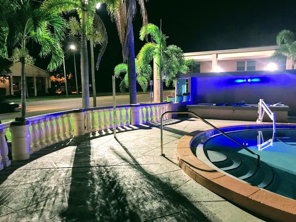 Tropical Inn & Suites - photo 66