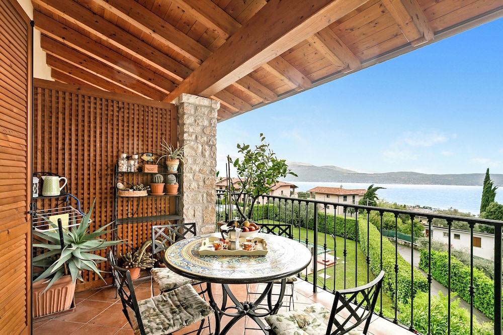 Grotten Loft with lake view and pool — 4-Star Luxury Hotel in Toscolano Maderno, Italy