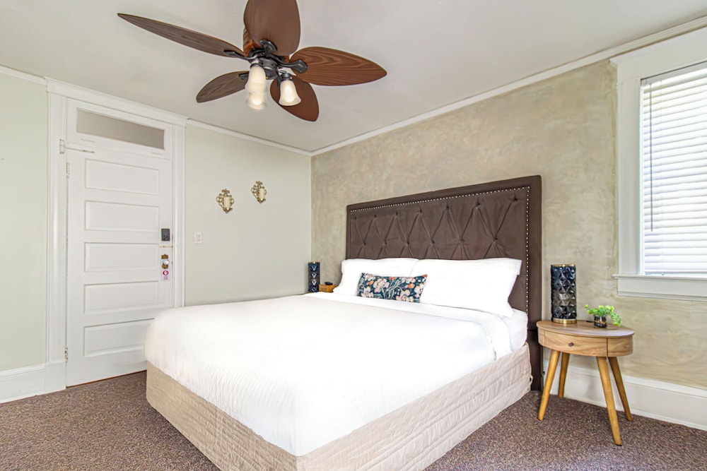 Inn on Charlotte Boutique Hotel - photo 23