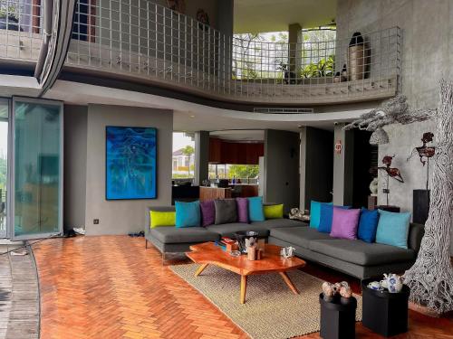 Dacolina House — 4-Star Luxury Hotel in Jimbaran, Indonesia