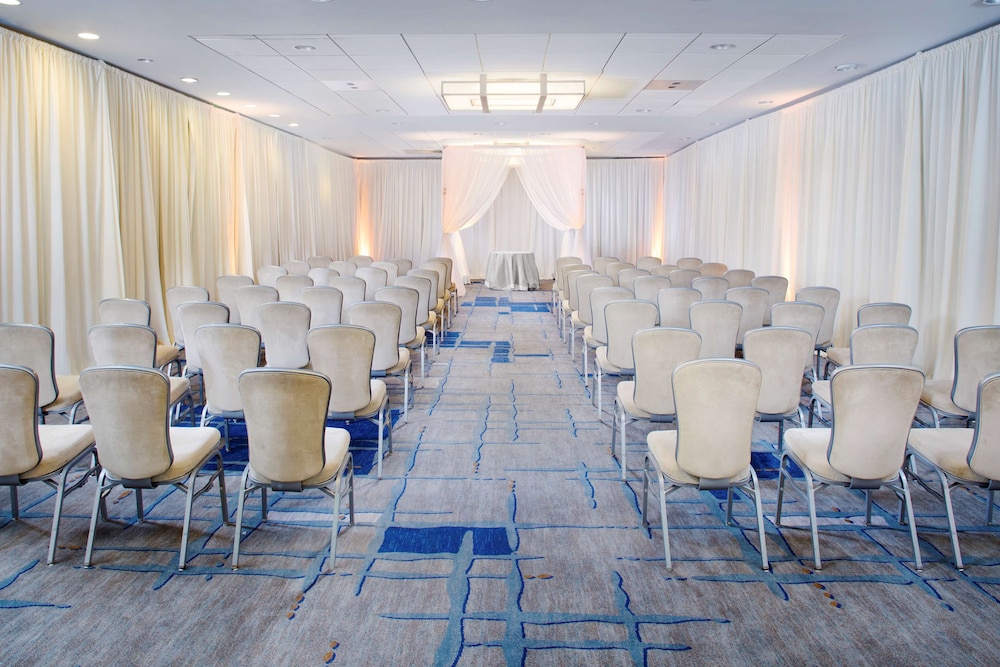 DoubleTree Hotel Baltimore BWI Airport - photo 28