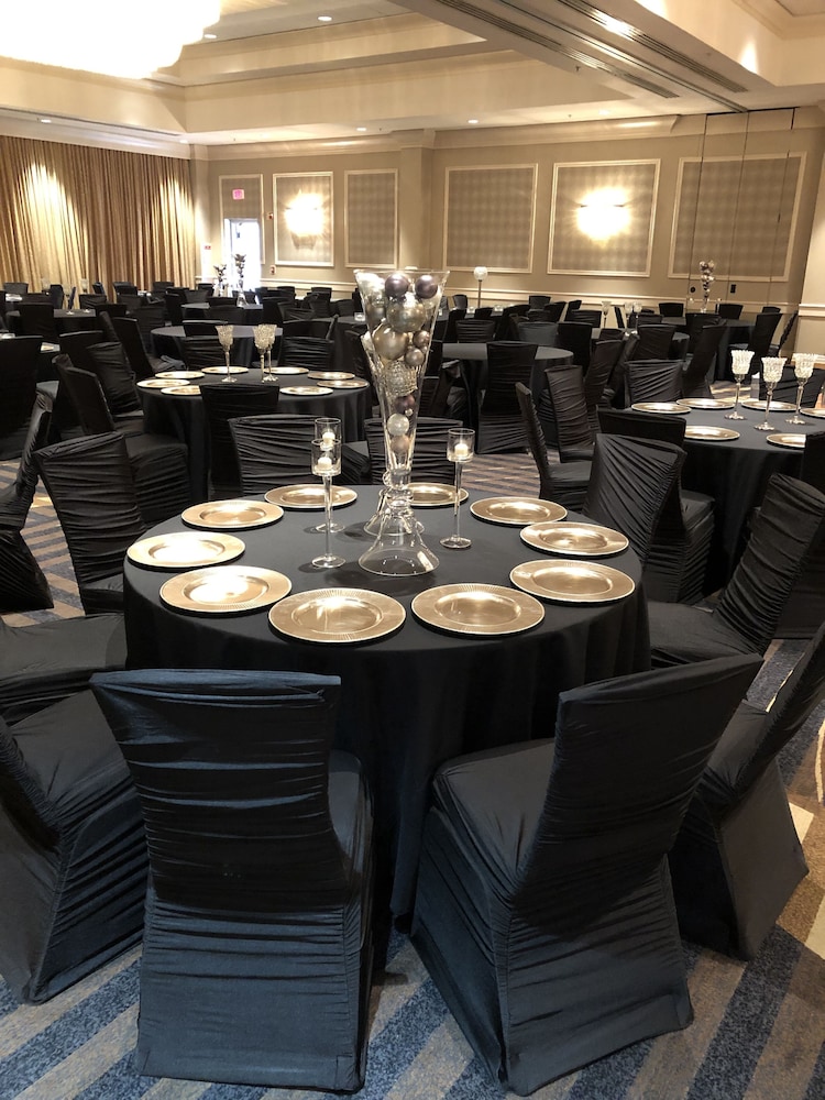 DoubleTree by Hilton Akron Fairlawn - photo 2