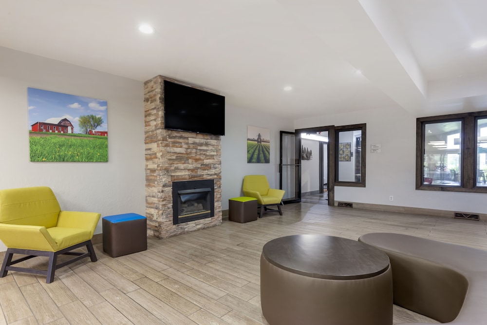 Red Roof Inn & Suites Tomah - photo 4