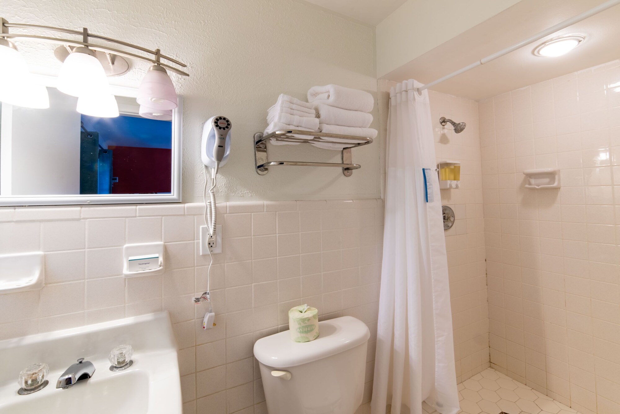 Captain's Table Hotel - photo 3