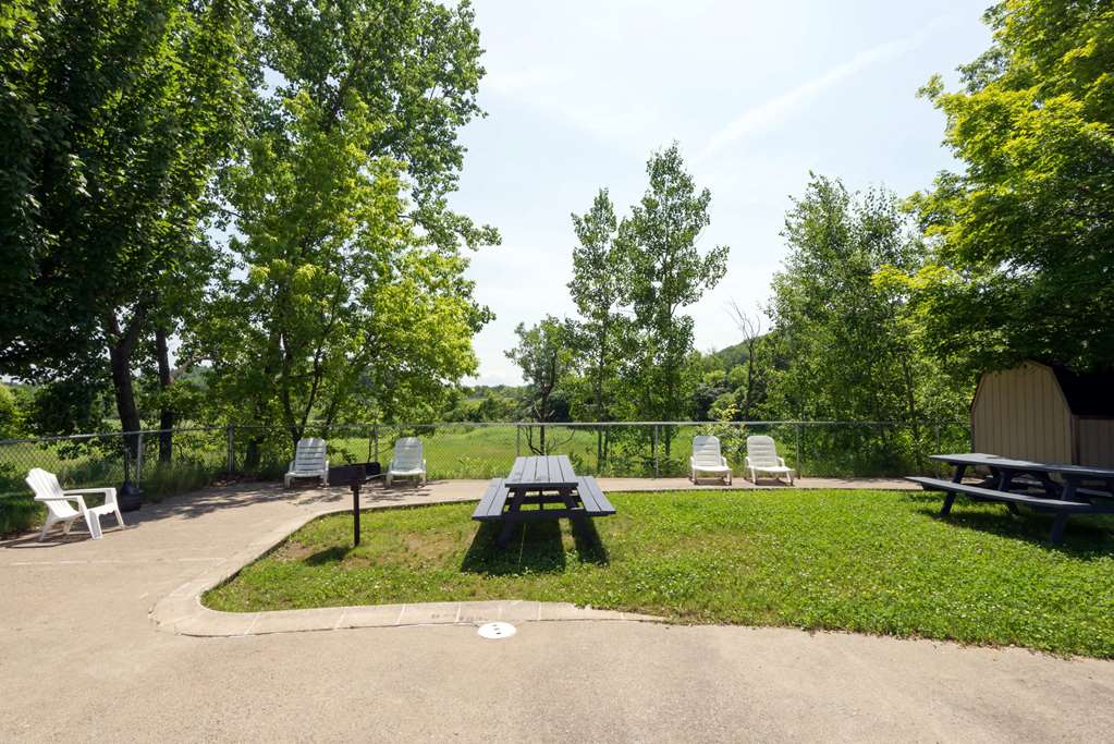 Super 8 by Wyndham White River Junction - photo 2