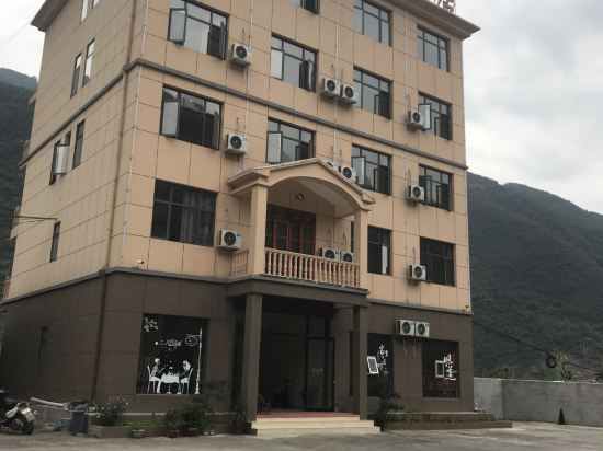 Changyang Rongfa Business Hotel — Yichang