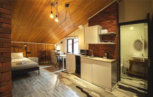 Top Location Cozy Wooden Ceiling Apt by Wehost