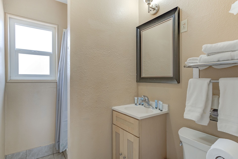 Shasta Pines Motel & Suites - photo 37