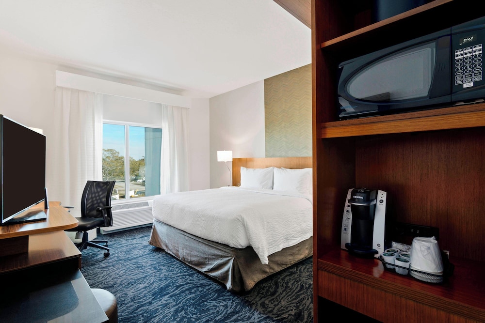 Fairfield by Marriott Inn & Suites St Petersburg North - photo 9