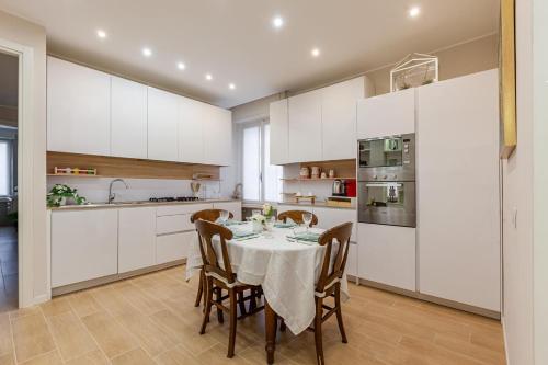 Bright APT in Milano Città Studi 2 Balconies — 4-Star Luxury Hotel in Milan, Italy