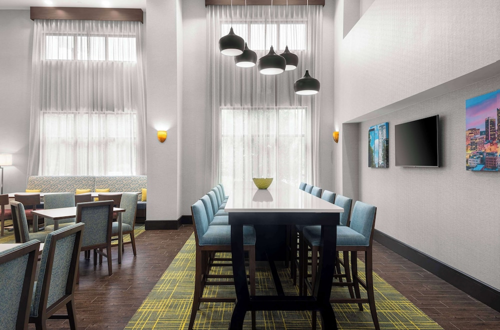 Hampton Inn & Suites Birmingham 280 East Eagle Point - photo 2