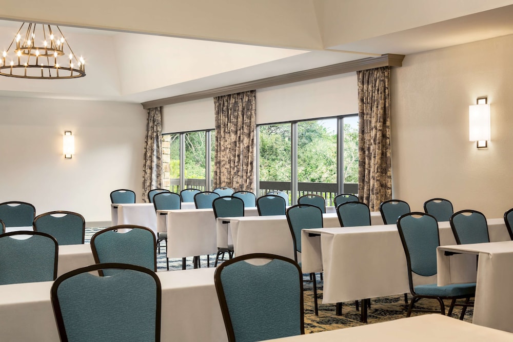 Hilton Garden Inn Monterey - photo 71