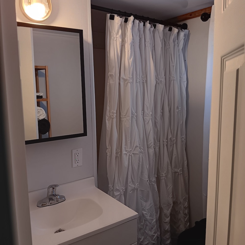 Aqua Lodges at Hurricane Hole Marina - photo 29