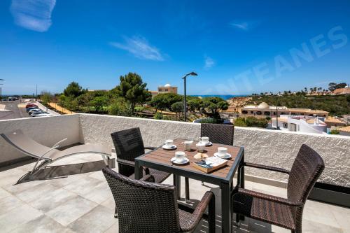Apartment Centeanes — 4-Star Luxury Hotel in Carvoeiro, Portugal