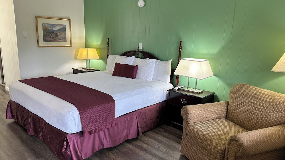 Colonial Inn Franklin - photo 9