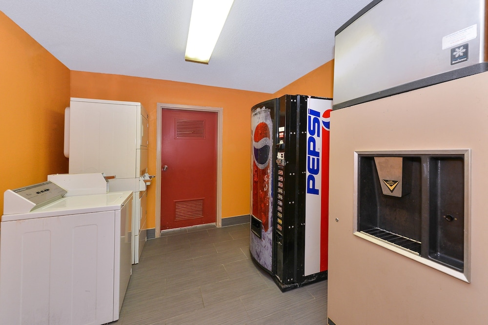 Red Roof Inn Cartersville Emerson LakePoint North - photo 12