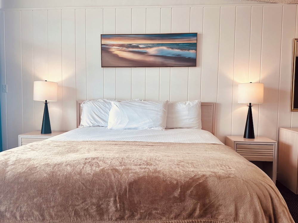 Foghorn Harbor Inn - photo 13