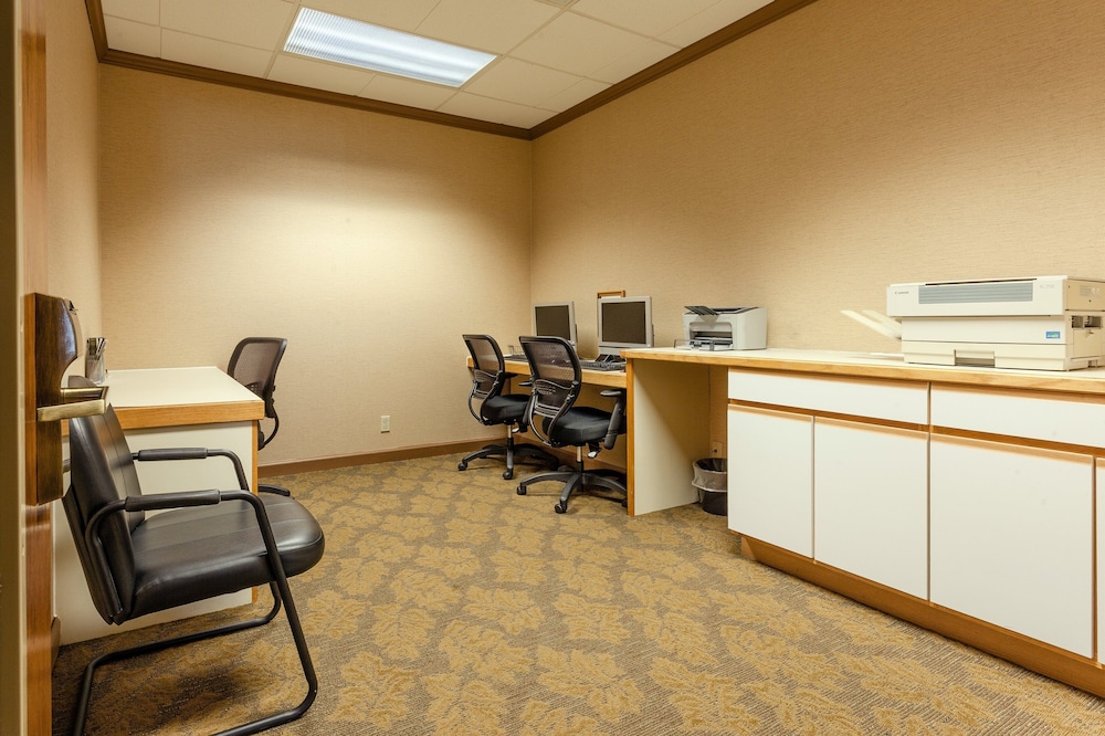 Red Roof Inn & Suites DeKalb - photo 31
