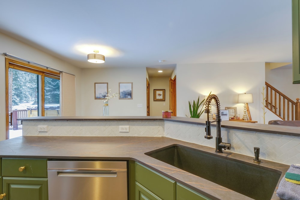 12 Mi to Breckenridge Ski Resort Cabin with Hot Tub - photo 10