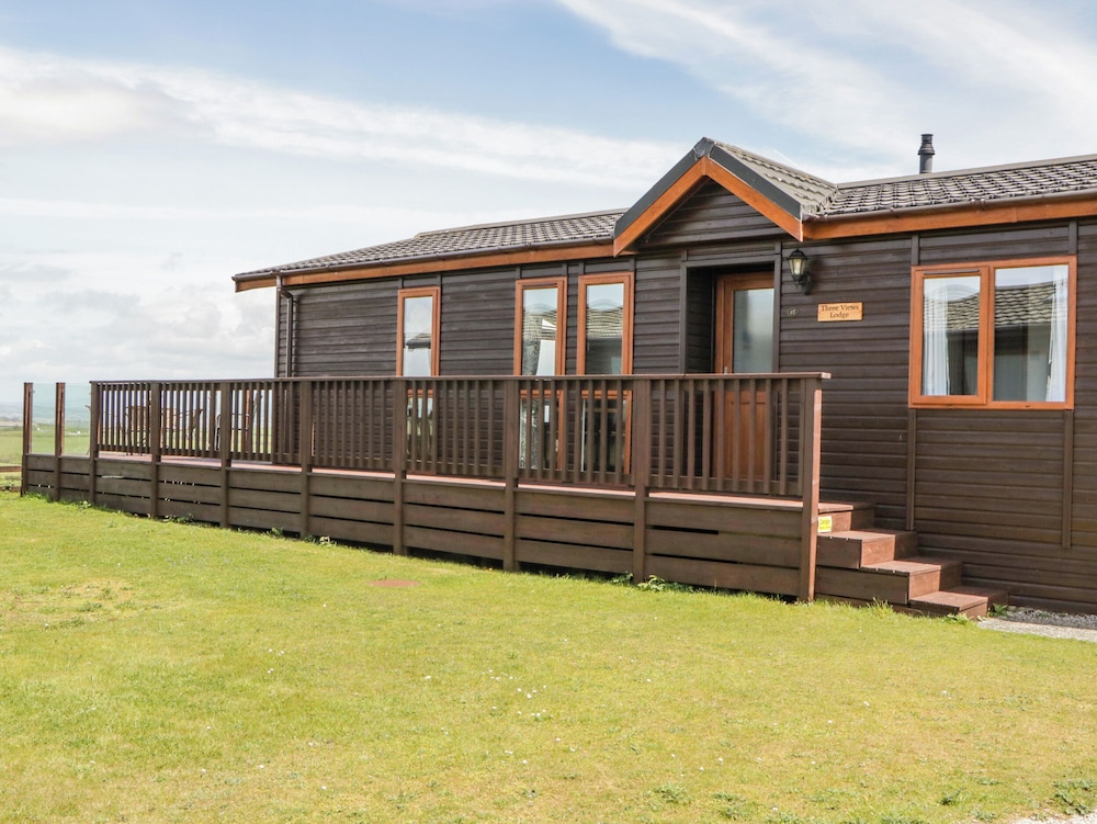 Three Views Lodge — 4-Star Luxury Hotel in Torpoint, United Kingdom