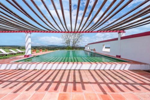 Stunning mansion in São Cristóvão — hotel in Montemor-O-Novo