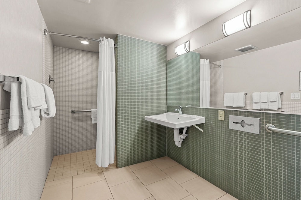 Vagabond Inn Executive Old Town - photo 45