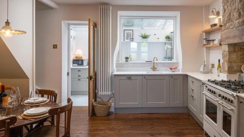 Lucknow Cottage — 4-Star Luxury Hotel in Stroud, United Kingdom