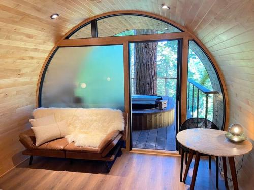 The Spectacular Spyglass Treehouse — 4-Star Luxury Hotel in Occidental, United States