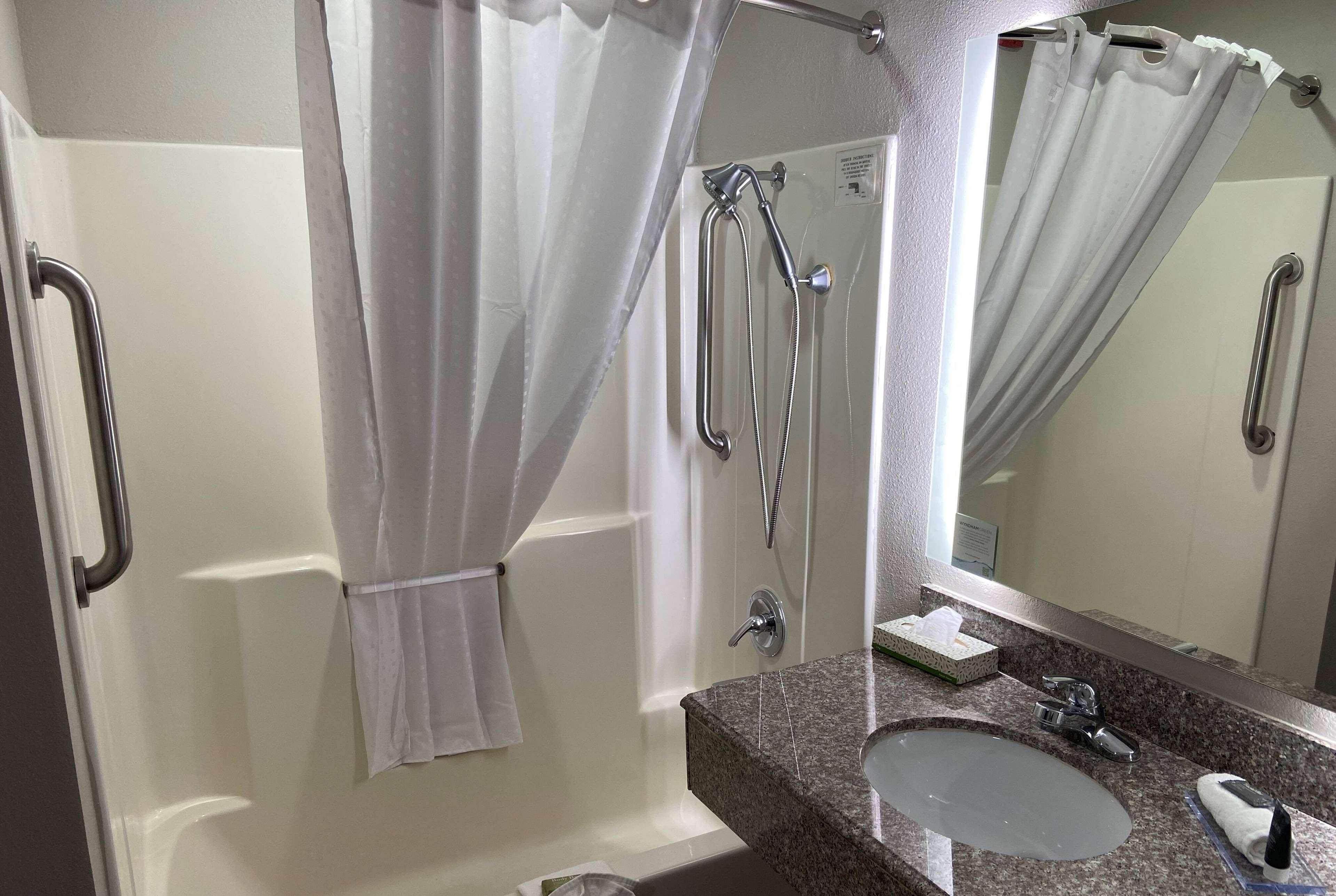 Days Inn & Suites by Wyndham Tahlequah - photo 23