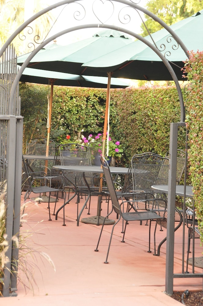 The Eagle Inn - photo 208