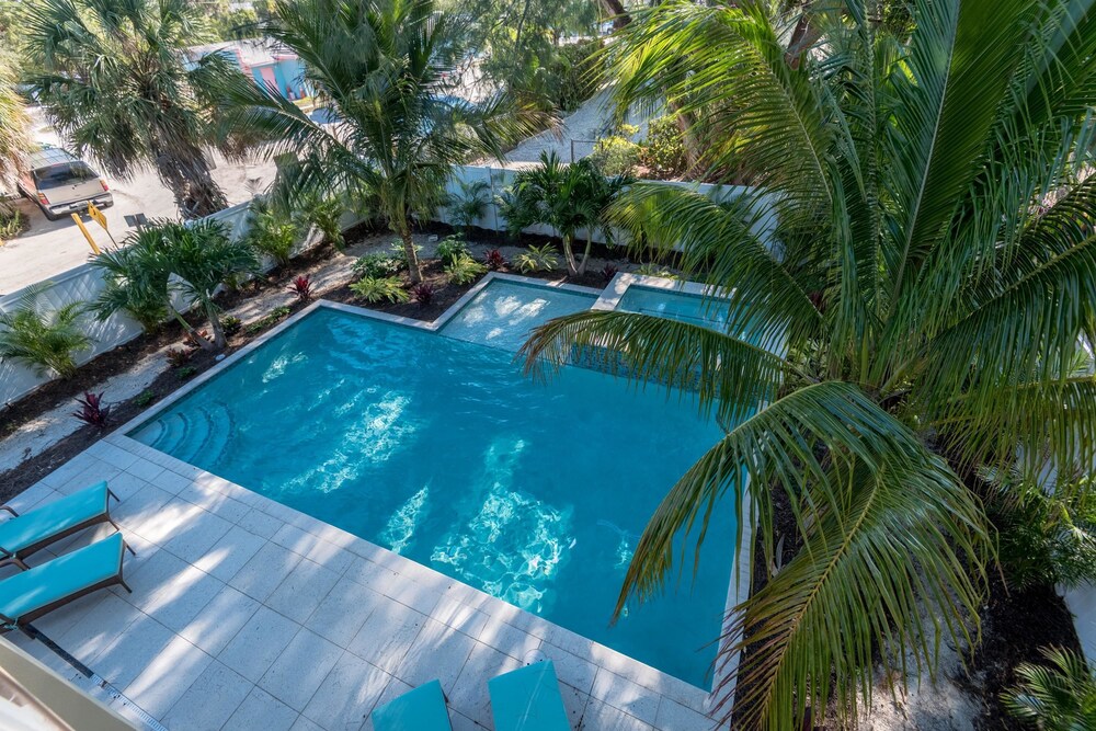 Sunset Paradise — 4-Star Luxury Hotel in Anna Maria, United States