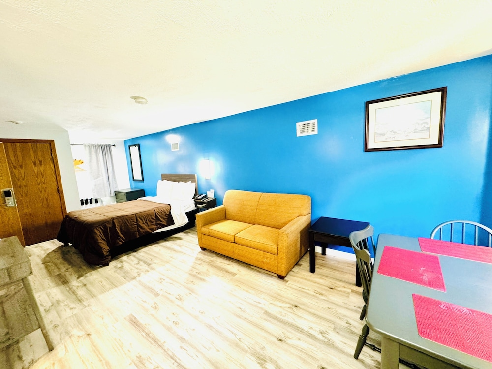 Blue Spruce Motel & Townhouses - photo 16
