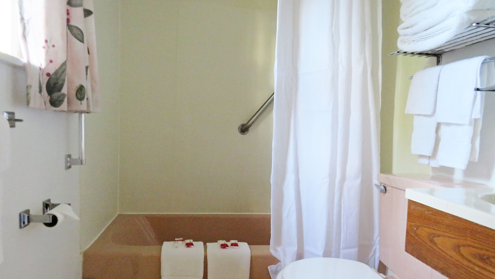 Indianhead Ironwood Motel - photo 34