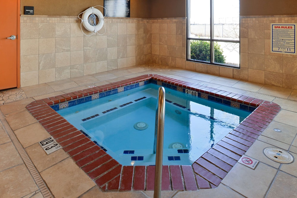 Hampton Inn & Suites Albuquerque Coors Road - photo 25