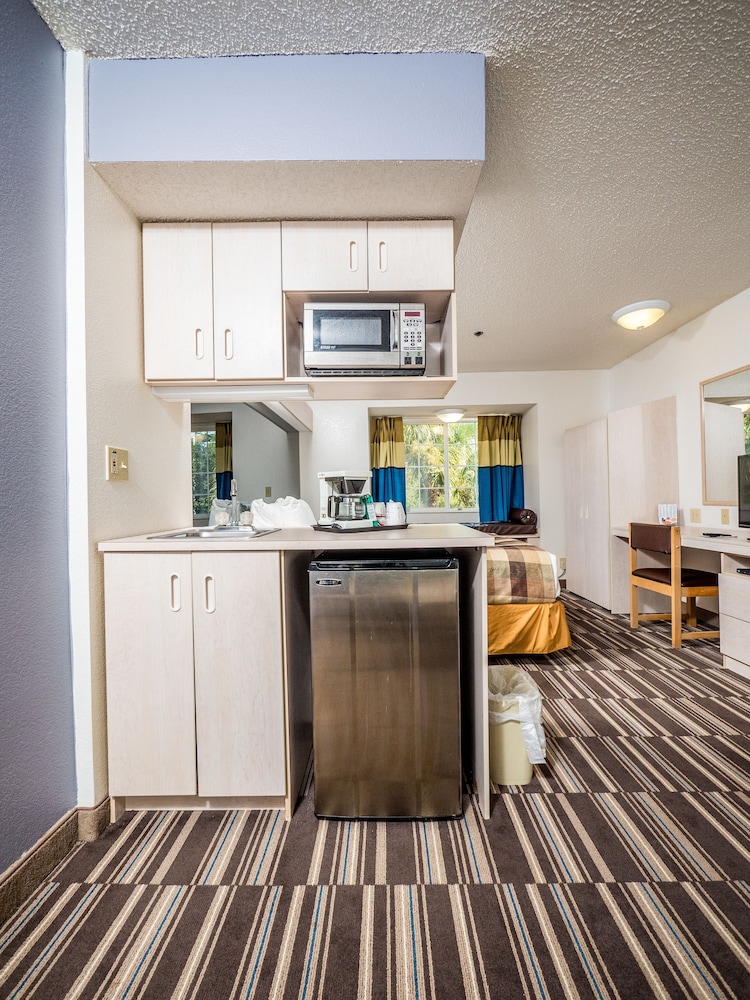 Microtel Inn & Suites by Wyndham Palm Coast I 95 - photo 12