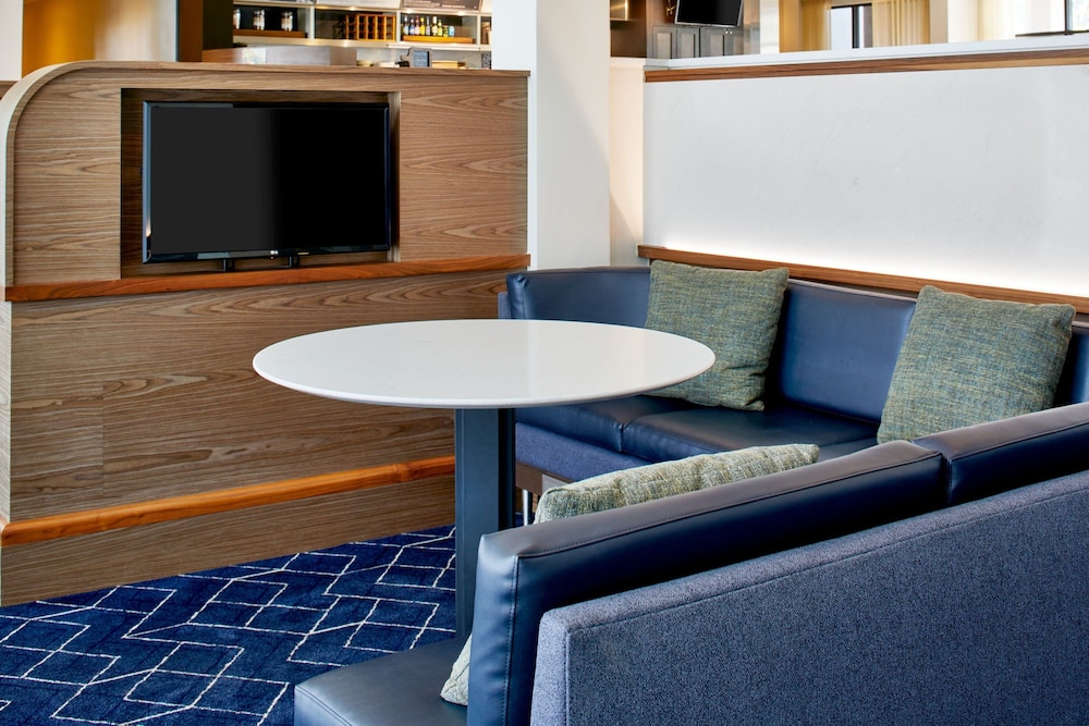 Courtyard by Marriott Memphis Airport - photo 4