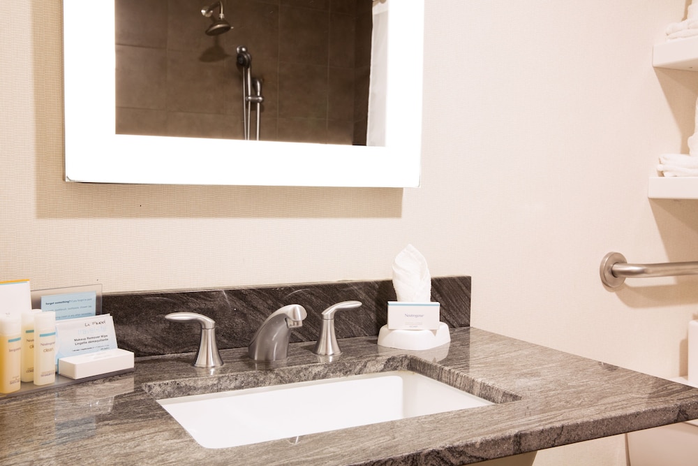 Hampton Inn & Suites Seattle Downtown - photo 33