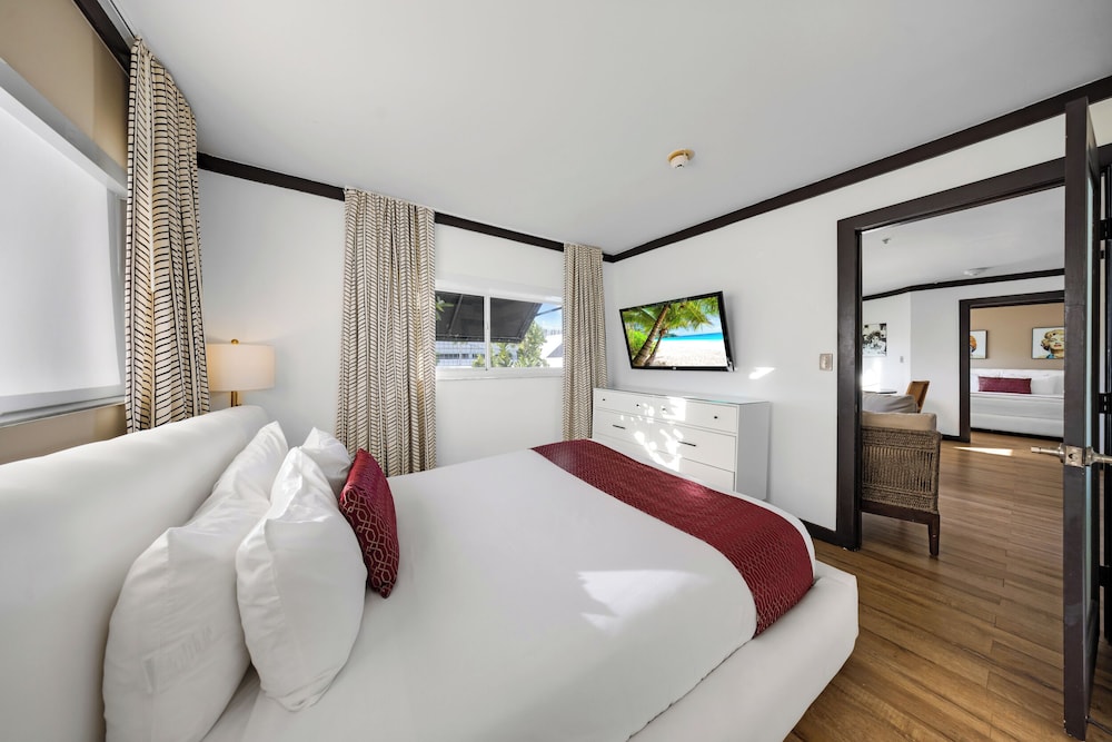 The Shoreline Suites - photo 9