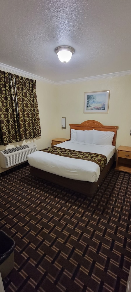 Riverside Inn & Suites Santa Cruz - photo 5