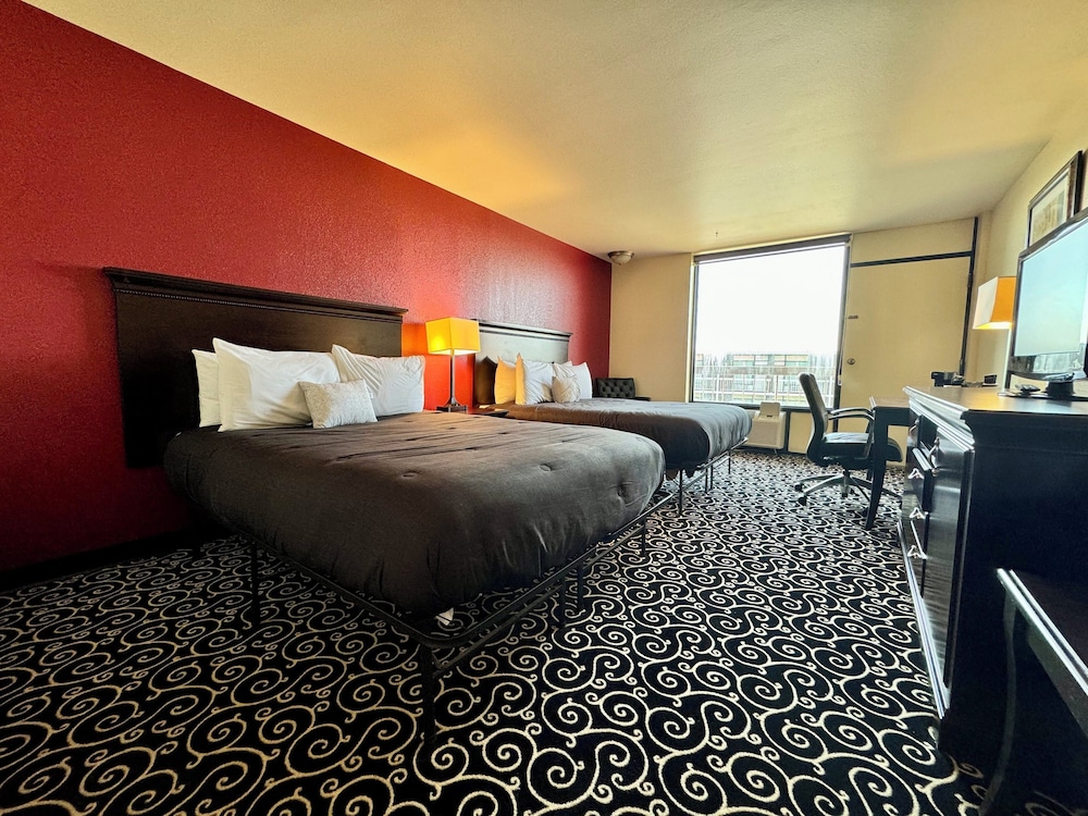 FairBridge Inn Express Hiawatha - featured photo