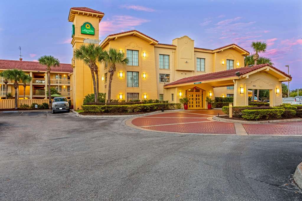 La Quinta Inn by Wyndham Orlando Airport West - photo 2