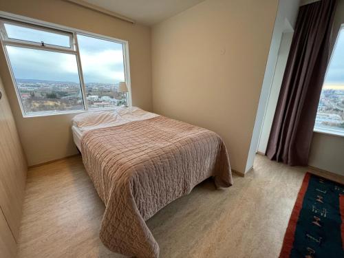 Panoramic Studio Apartment with stunning view Free Parking