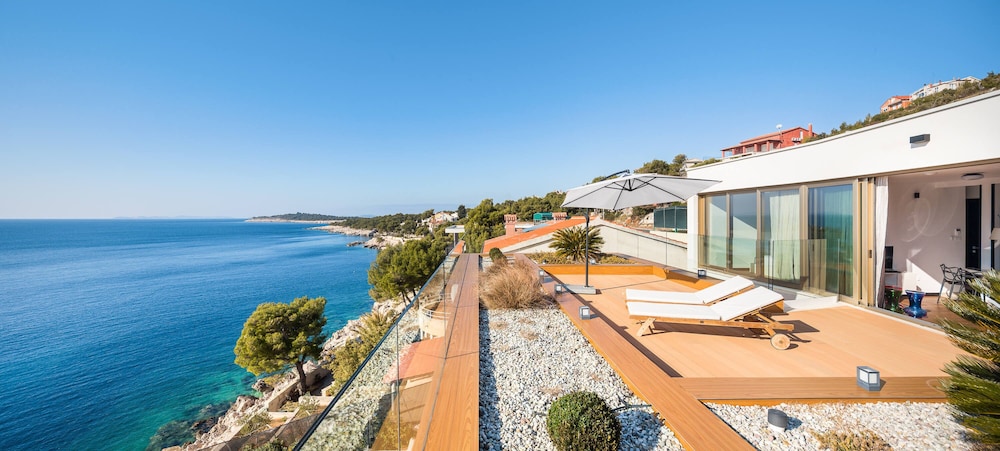 Luxury Villa Sea Mermaid with pool — 5-Star Luxury Hotel in Primosten, Croatia